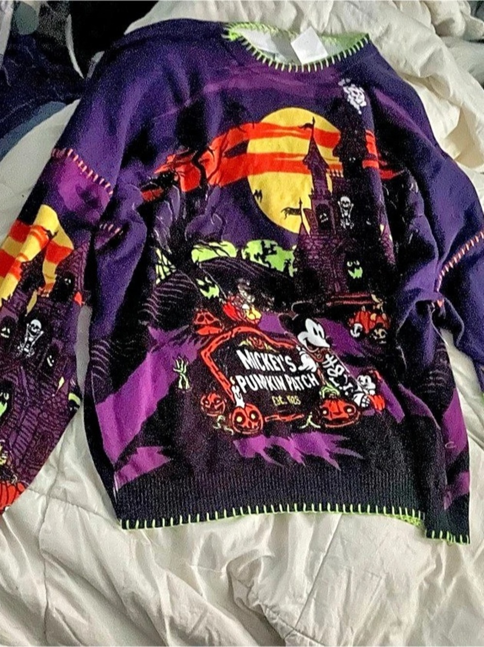 New Disney Mickey's Pumpkin Patch Halloween Crewneck Women’s Sweater XL